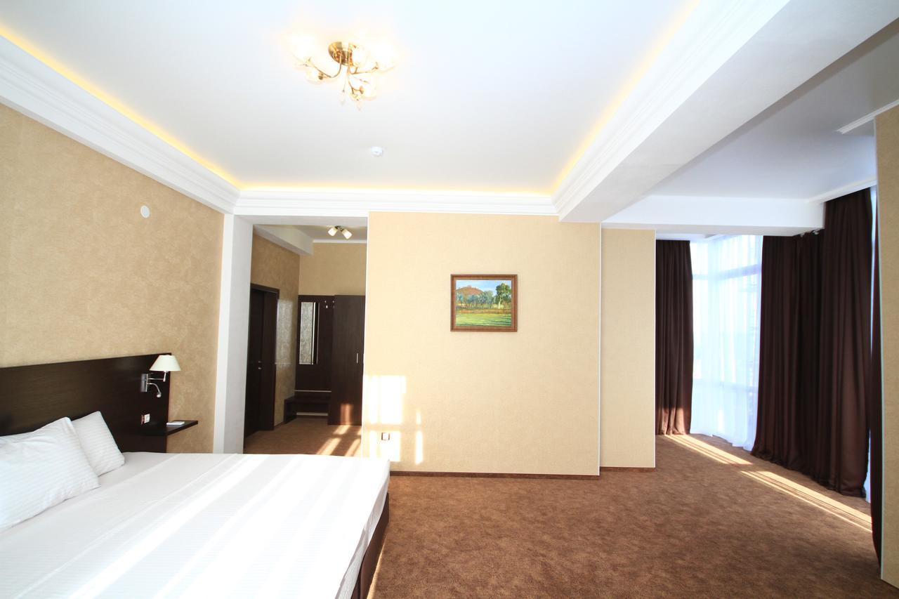 Hotel Bereg Evkaliptov トゥサンドリプシュ エクステリア 写真