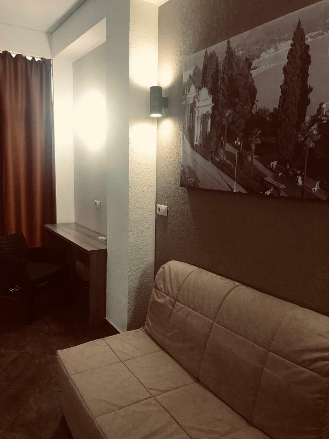Hotel Bereg Evkaliptov トゥサンドリプシュ エクステリア 写真